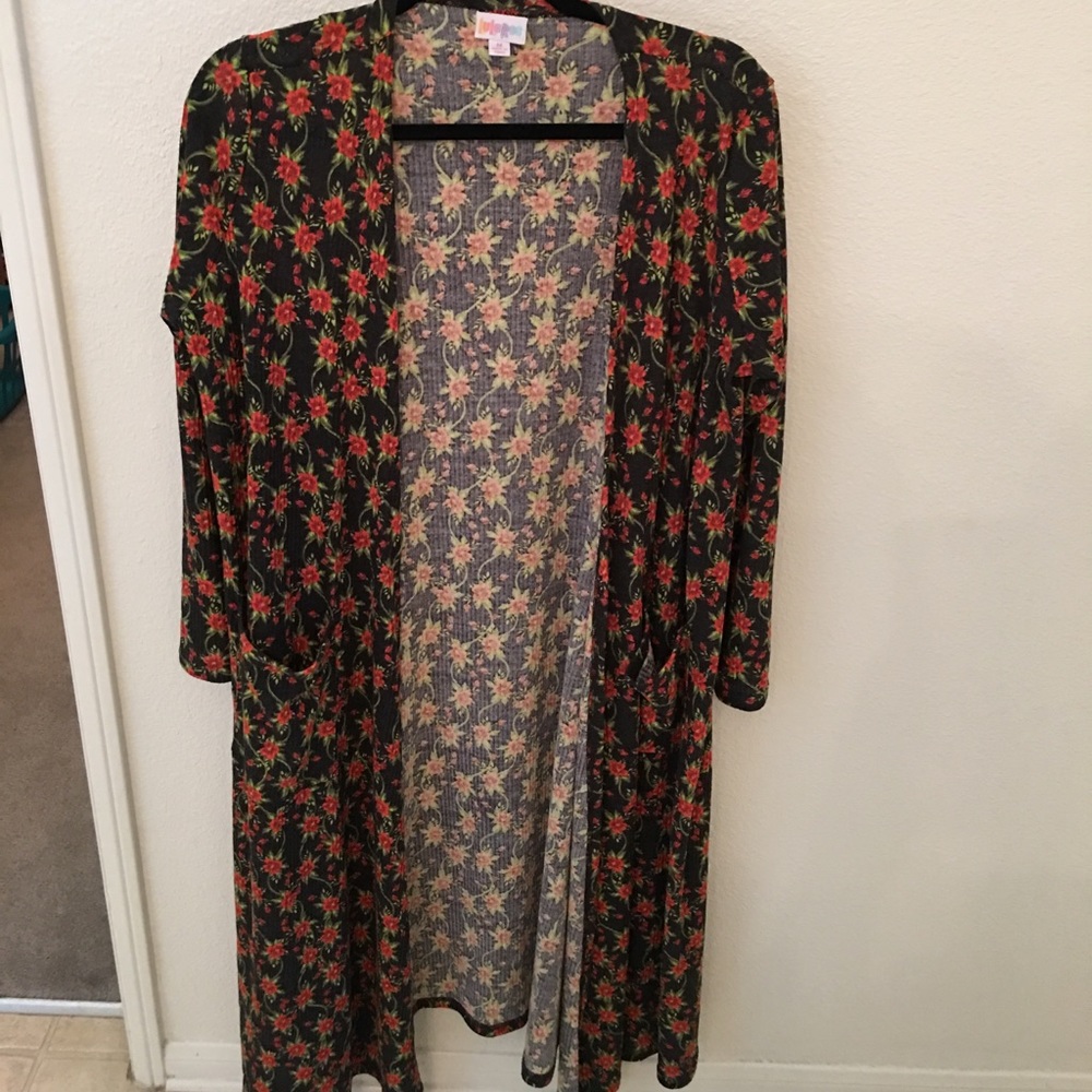 LulaRoe Sarah. Medium. Floral print.